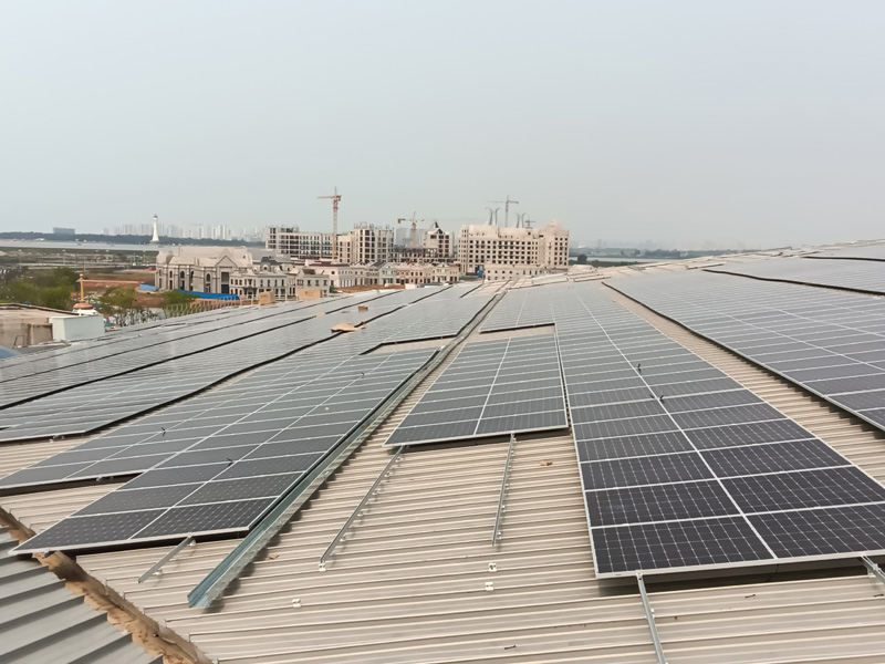 Sistemas fotovoltaicos de 2,18 MW en Malasia para cubiertas con juntas alzadas